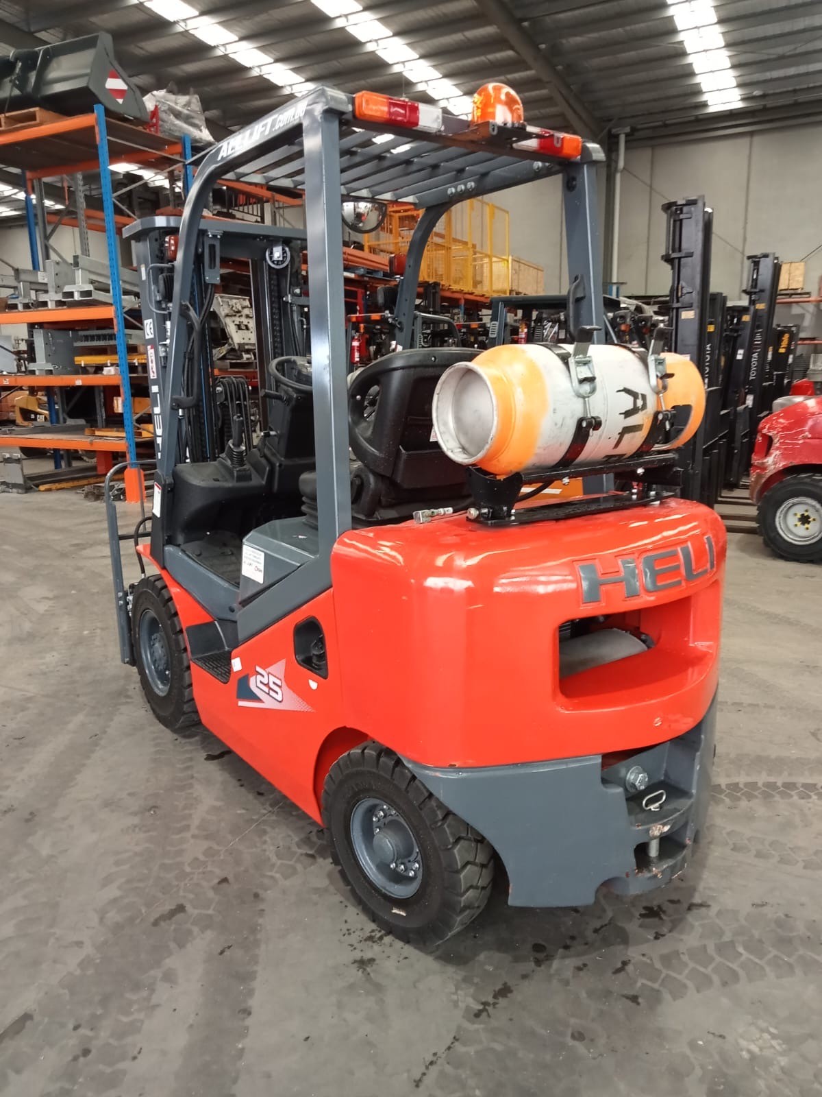 Heli 2.5t LPG Forklift - Ex Demo image 2