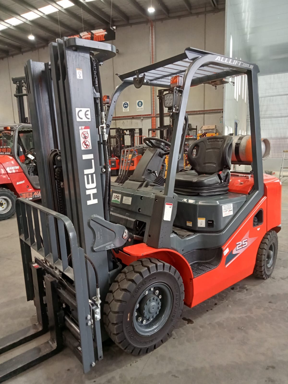 Heli 2.5t LPG Forklift - Ex Demo image 3