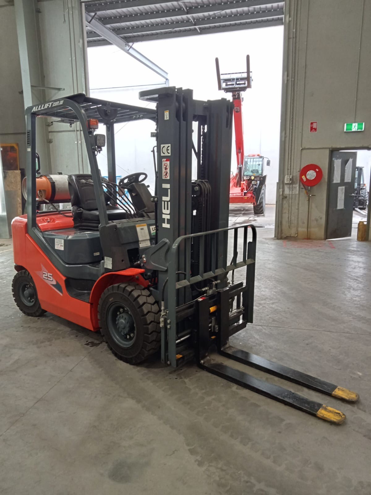 Heli 2.5t LPG Forklift - Ex Demo image 6