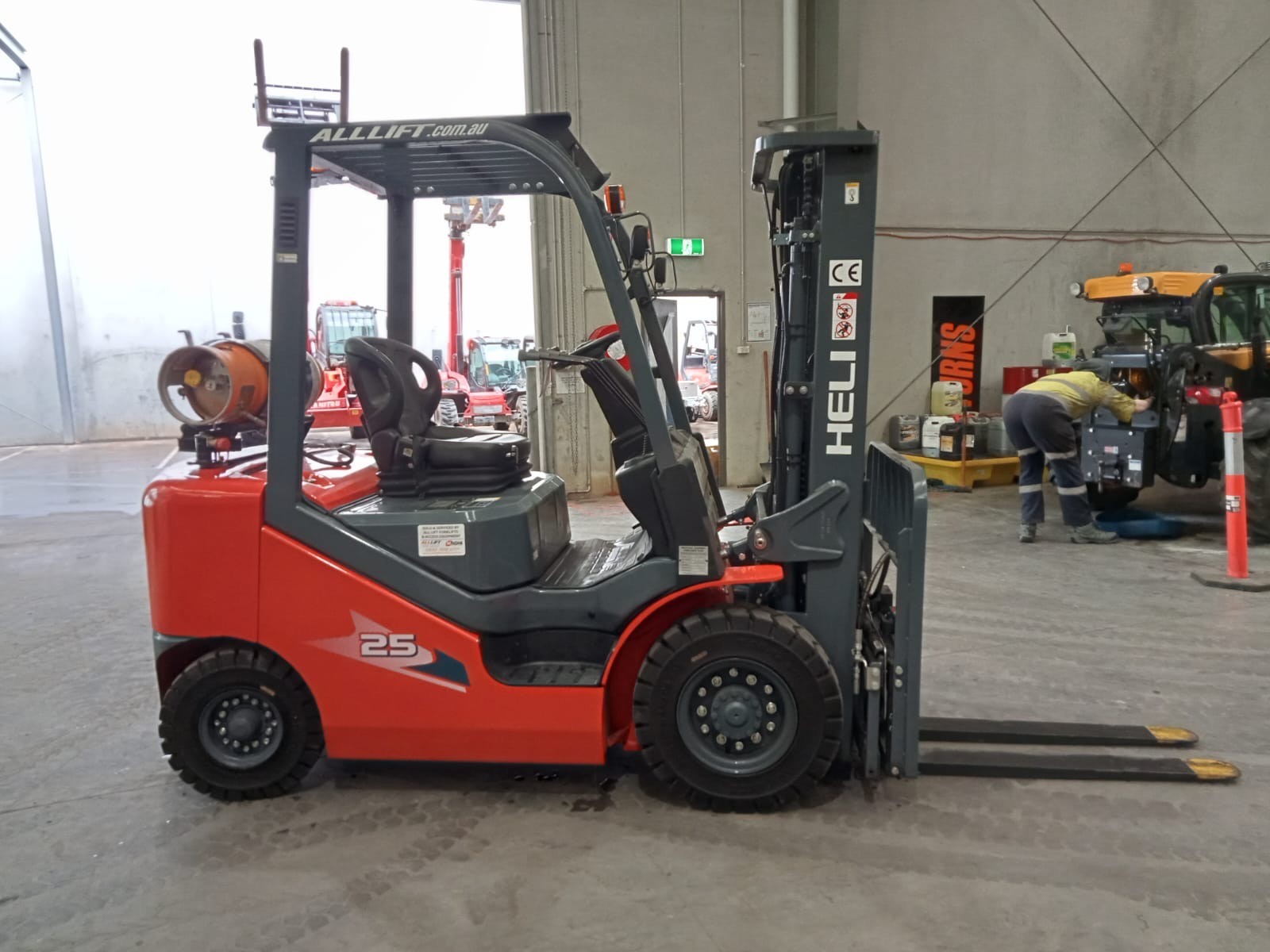 Heli 2.5t LPG Forklift - Ex Demo image 5