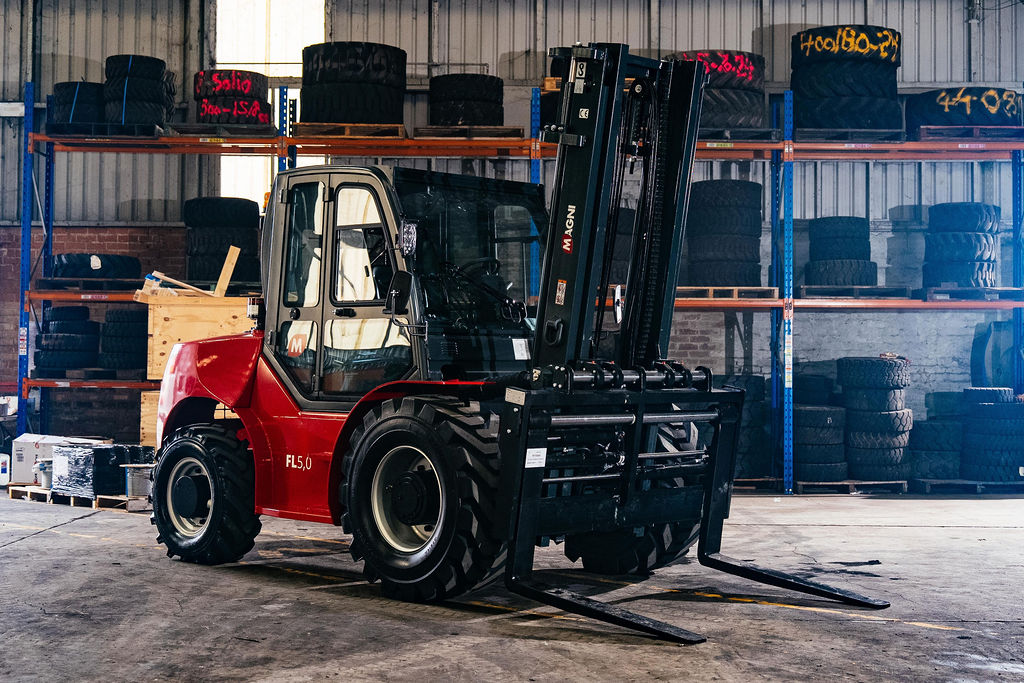 Magni 2.5t Rough Terrain Forklift image 7