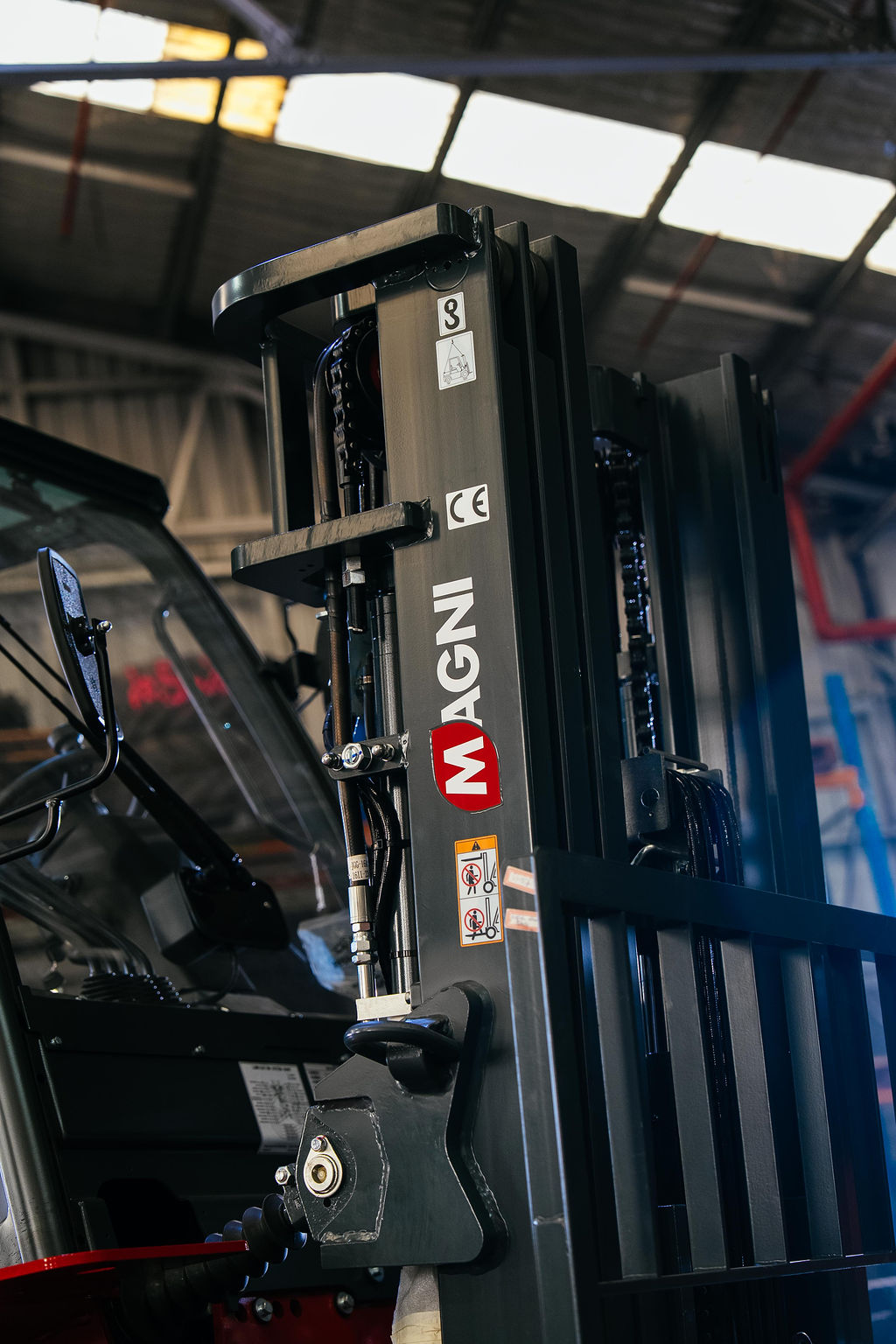 Magni 2.5t Rough Terrain Forklift image 2