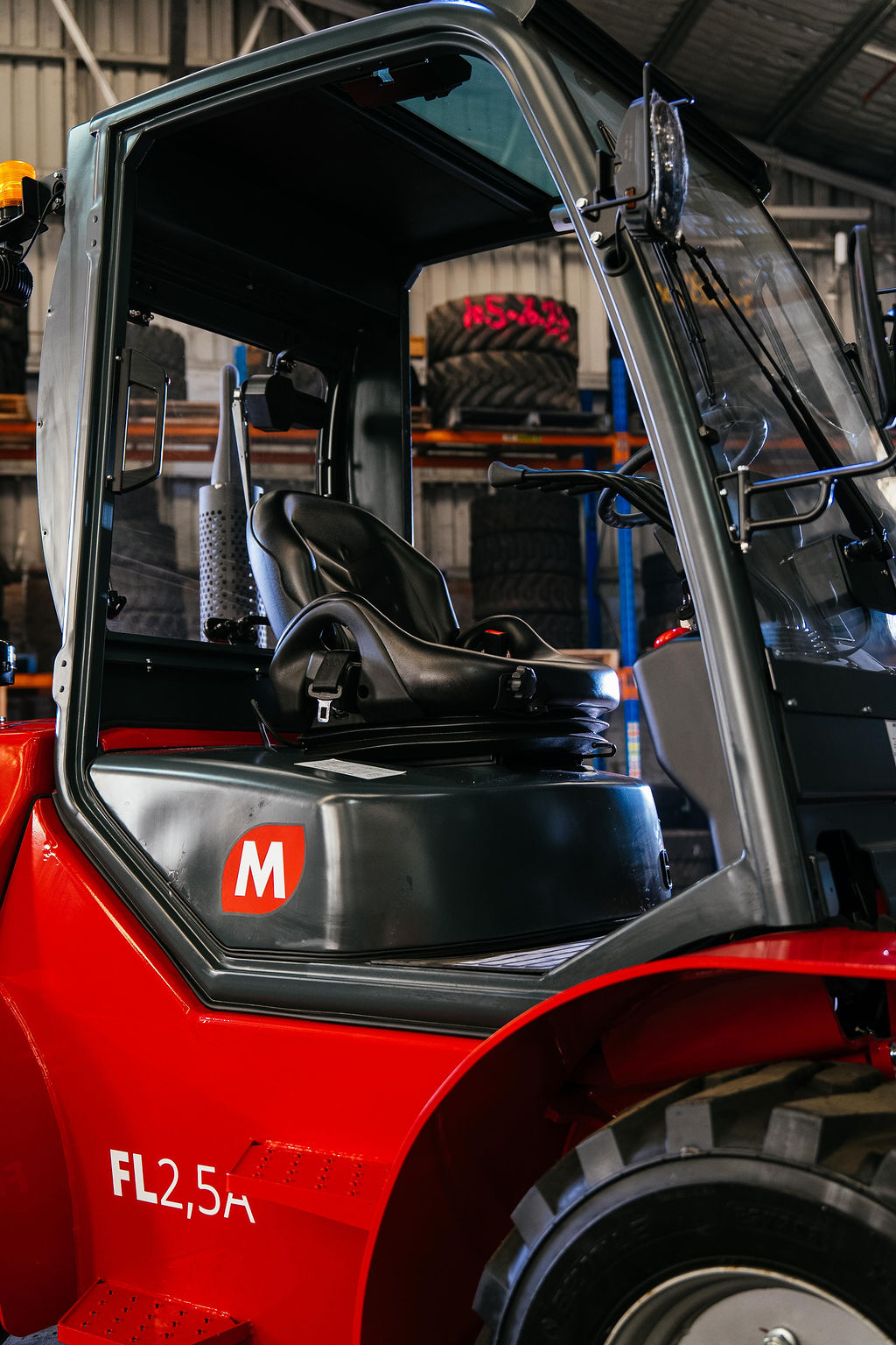 Magni 2.5t Rough Terrain Forklift image 3