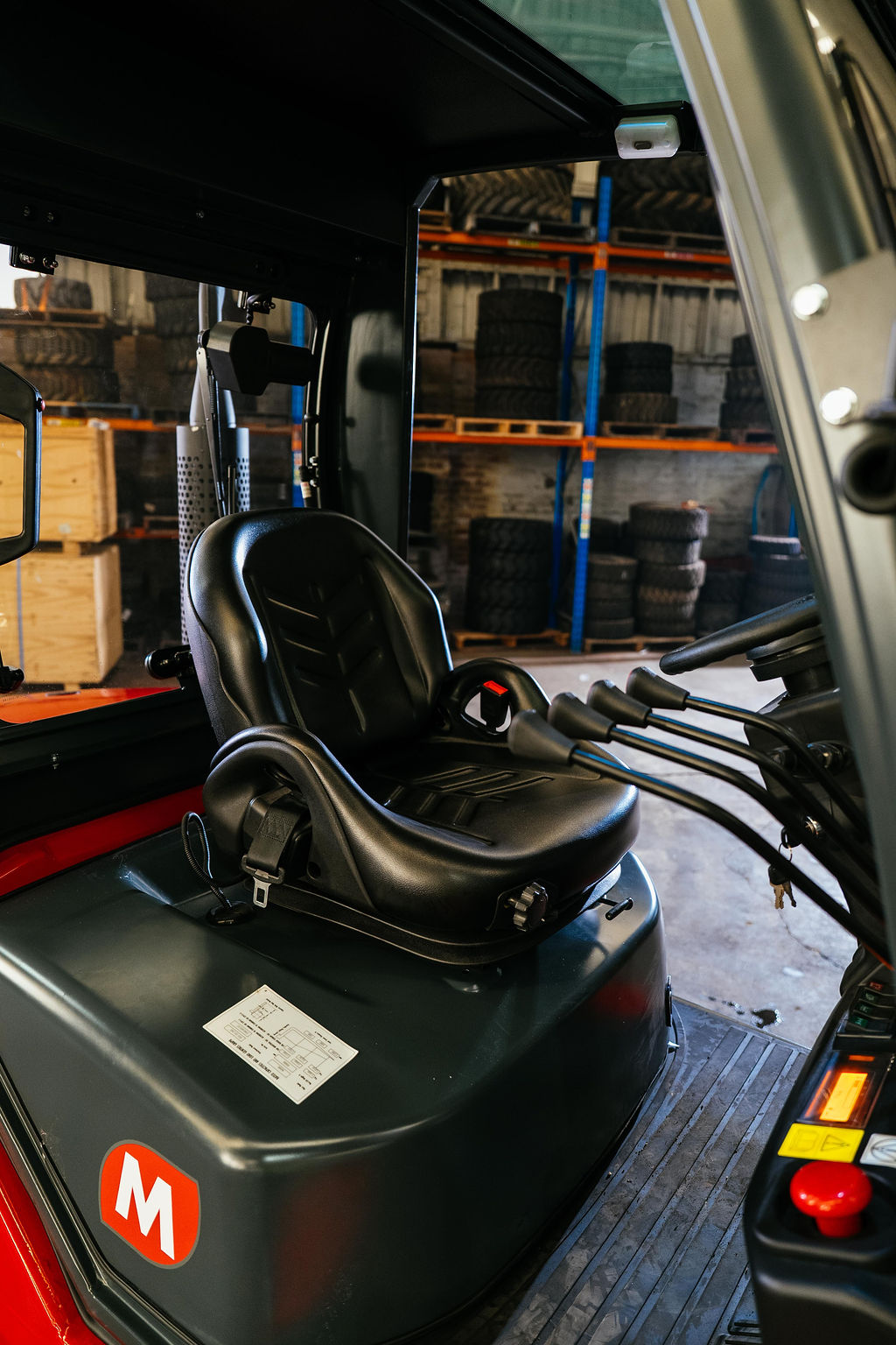 Magni 2.5t Rough Terrain Forklift image 4