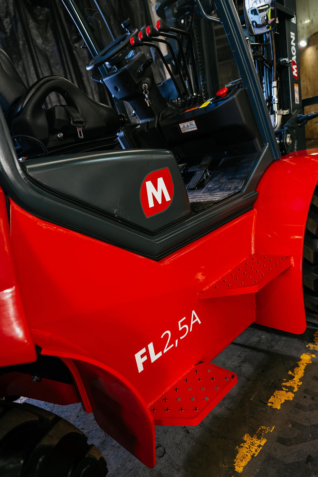 Magni 2.5t Rough Terrain Forklift image 5