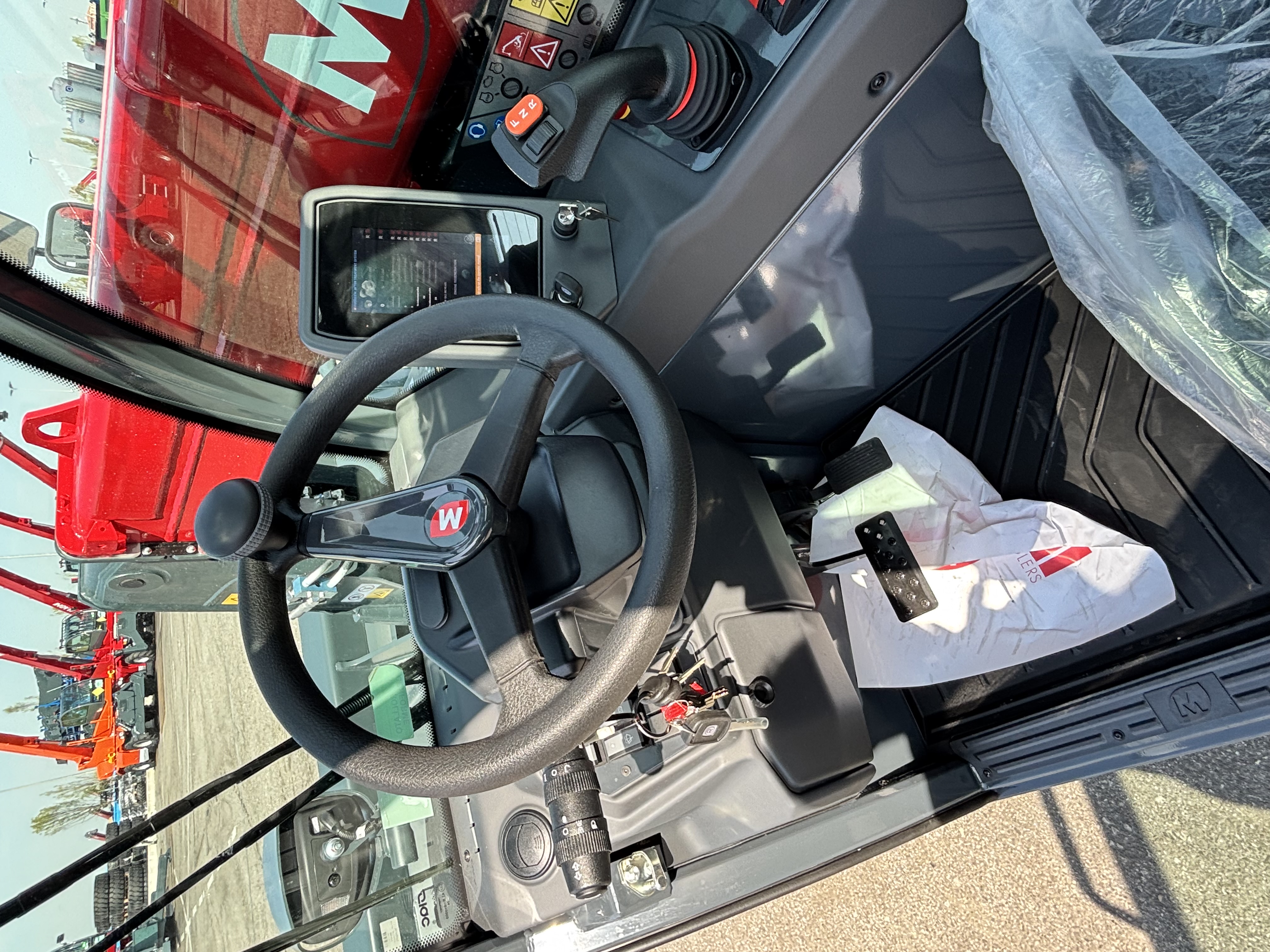 Magni TH3.6 Compact Telehandler image 4