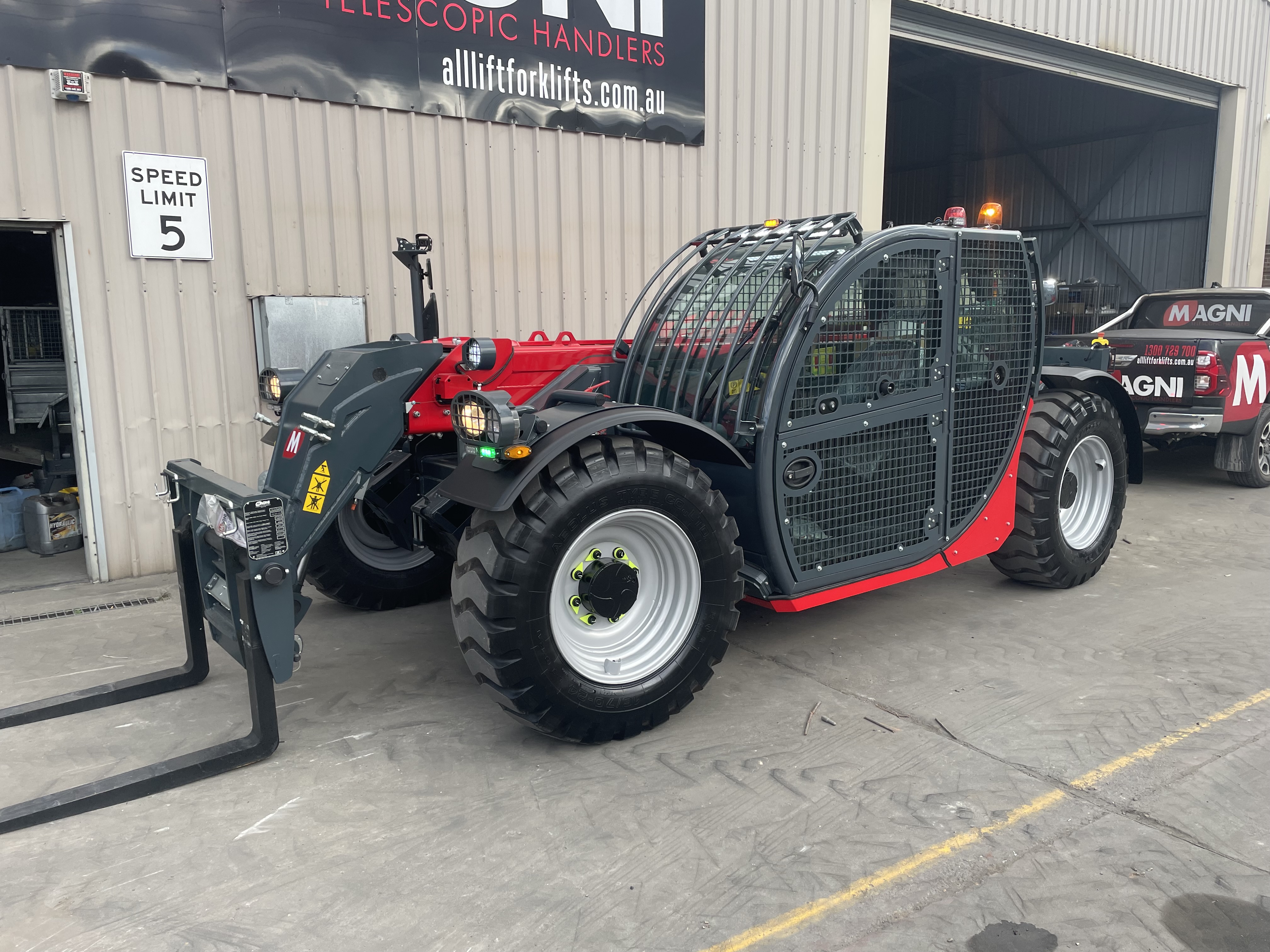 Magni THU5.8P Mining Telehandler image 2