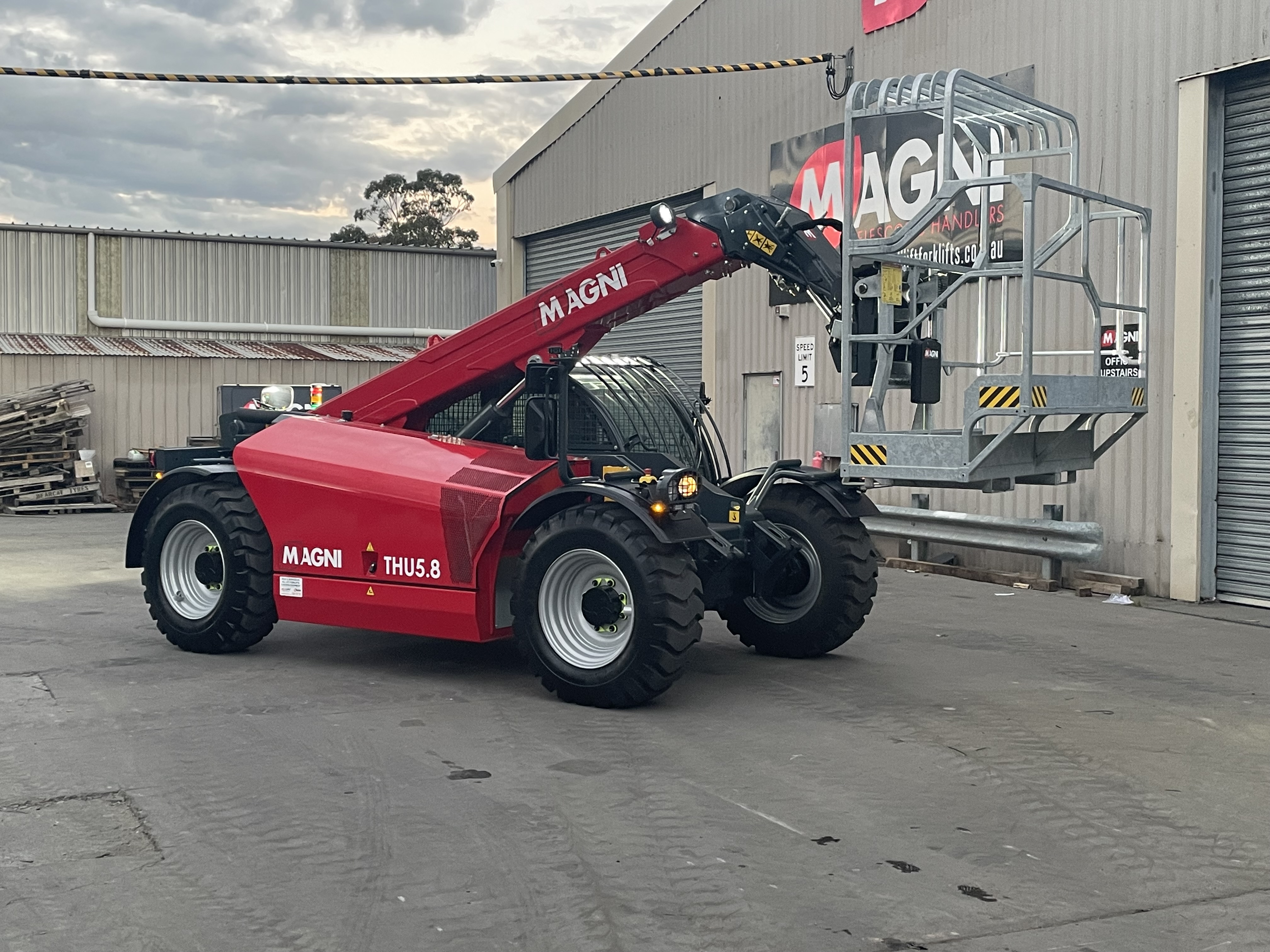 Magni THU5.8P Mining Telehandler image 3