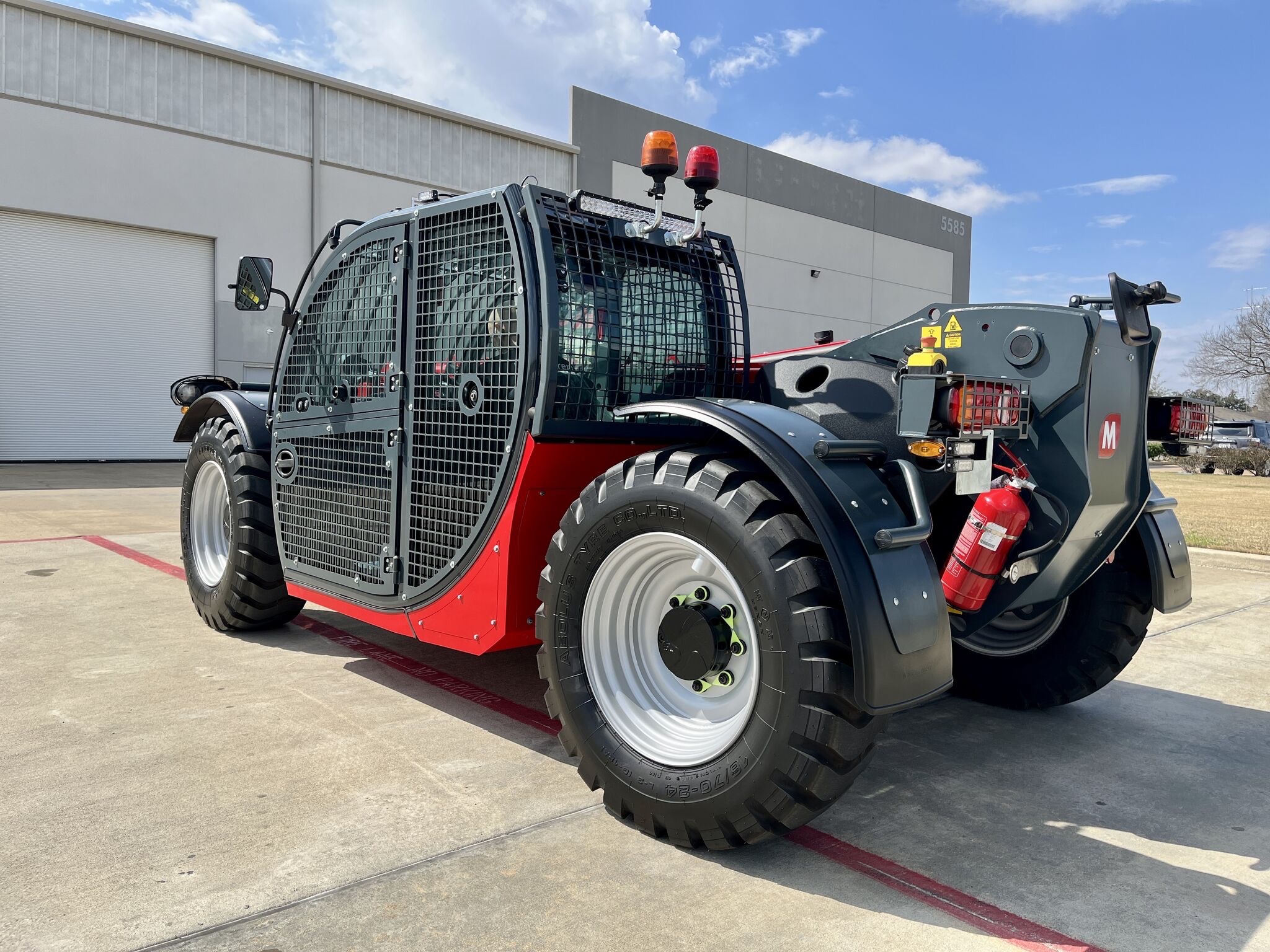 Magni THU5.8P Mining Telehandler image 4