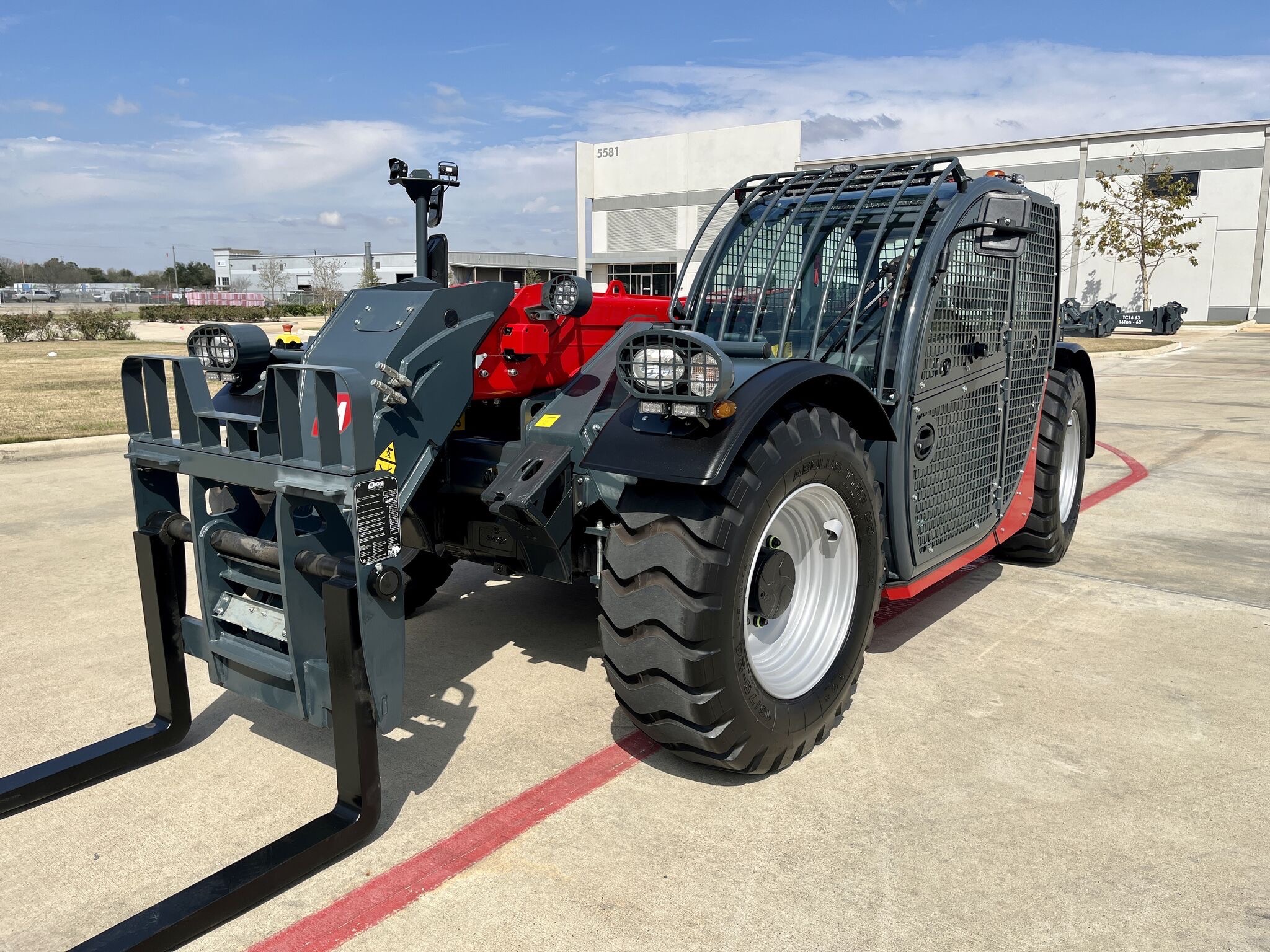 Magni THU5.8P Mining Telehandler image 6