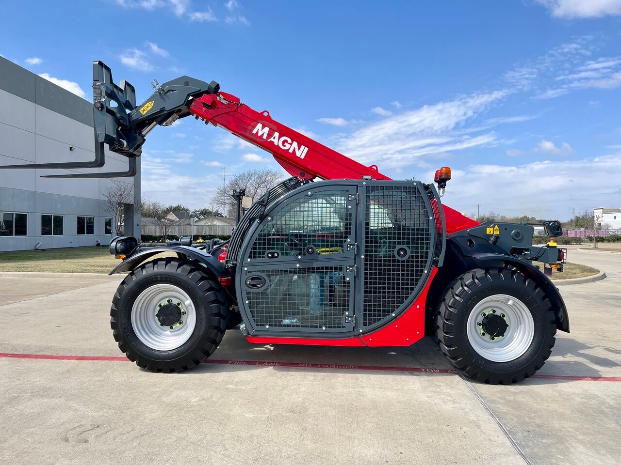 Magni THU5.8P Mining Telehandler image 5