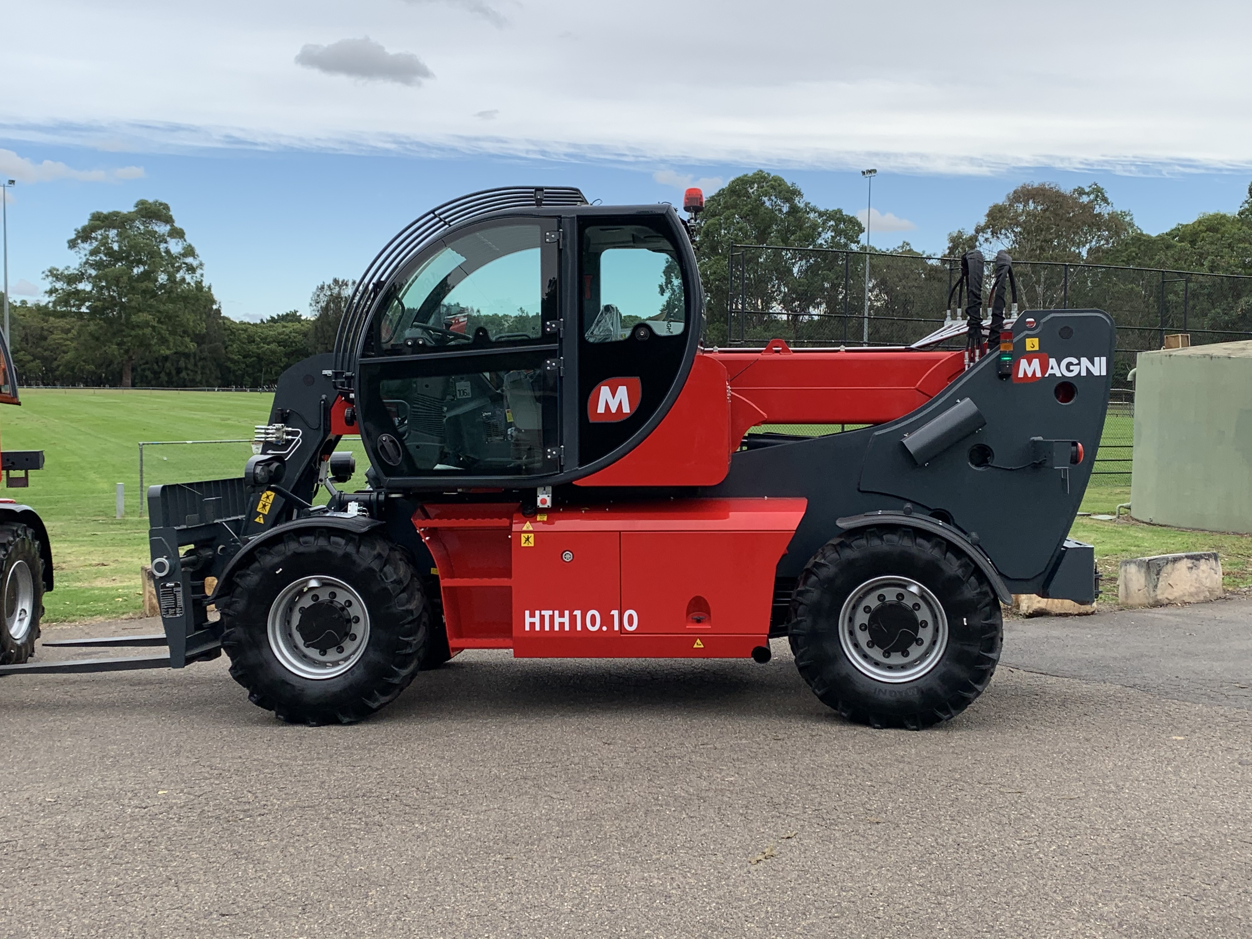 Magni HTH10.10 Heavy Duty Telehandler image 8