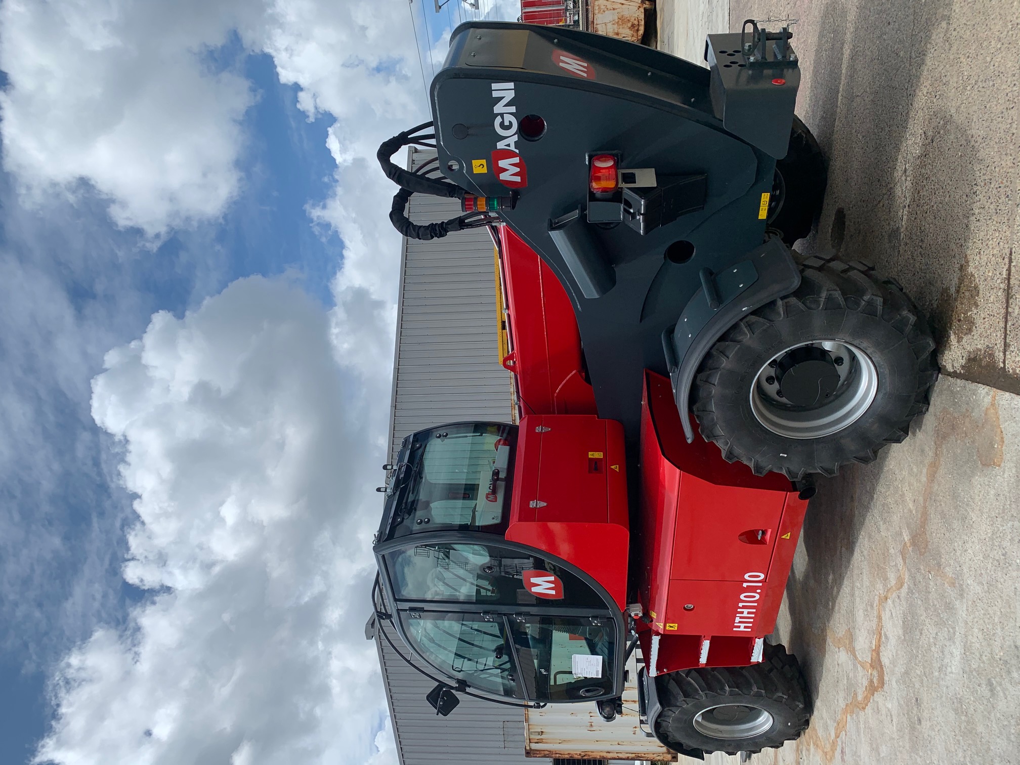 Magni HTH10.10 Heavy Duty Telehandler image 2