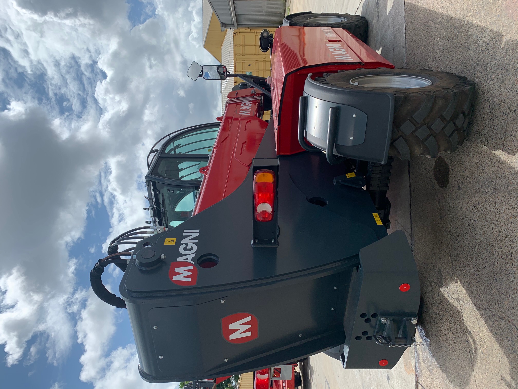 Magni HTH10.10 Heavy Duty Telehandler image 4