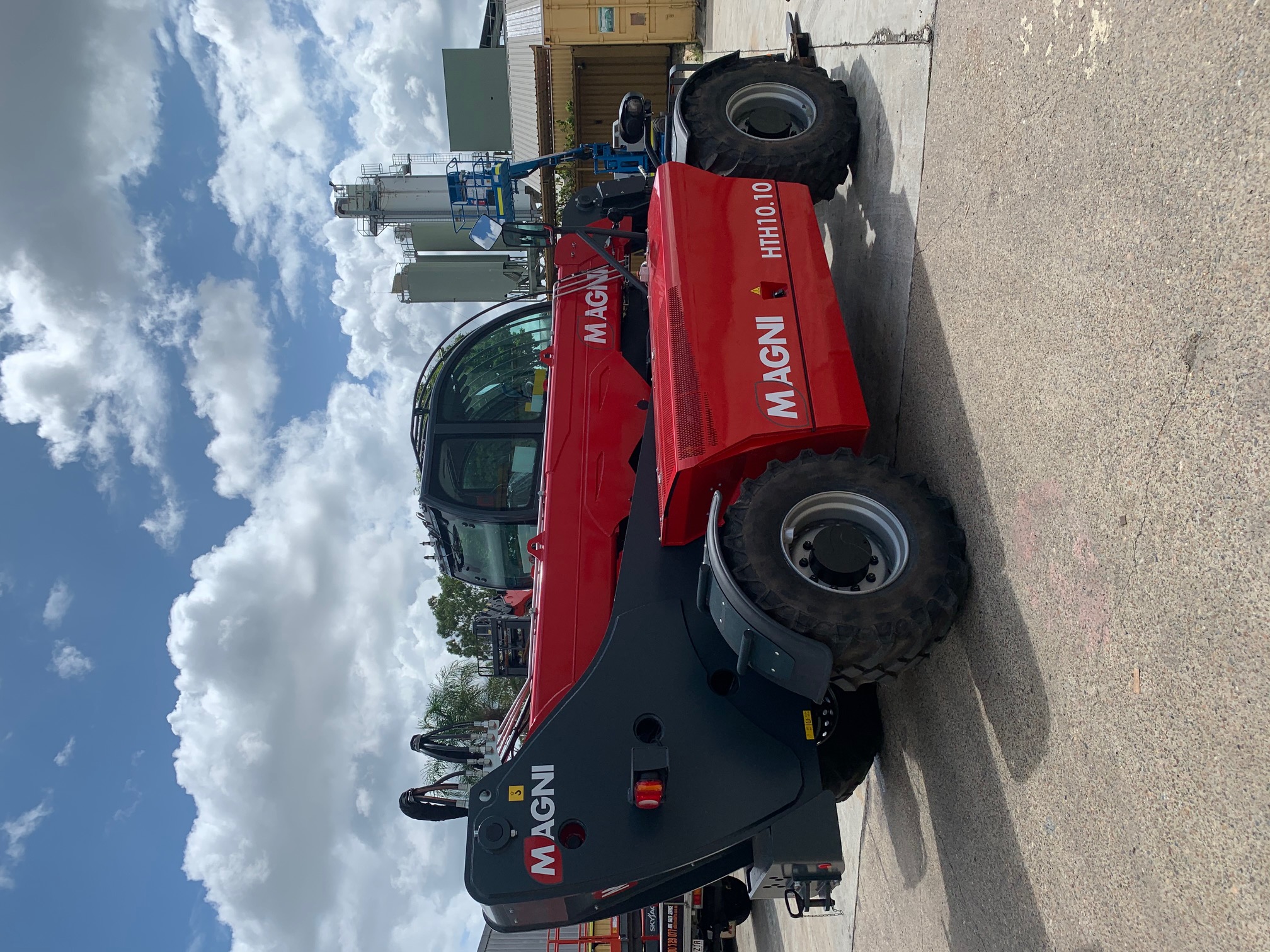 Magni HTH10.10 Heavy Duty Telehandler image 5