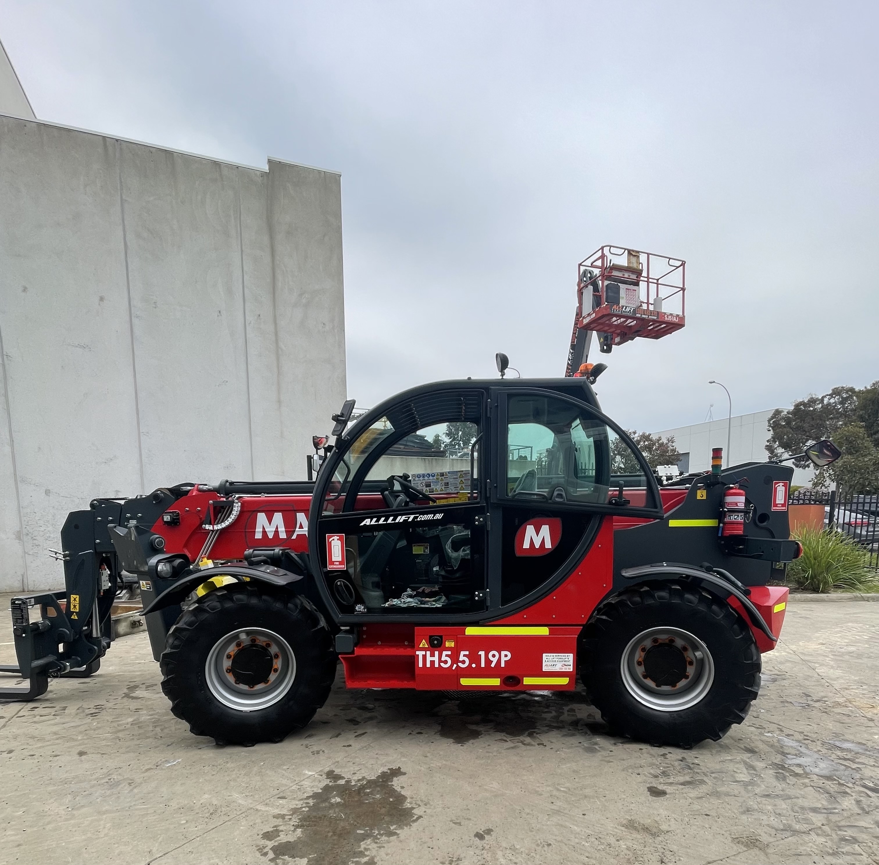 Magni THU5.8P Mining Telehandler image 13