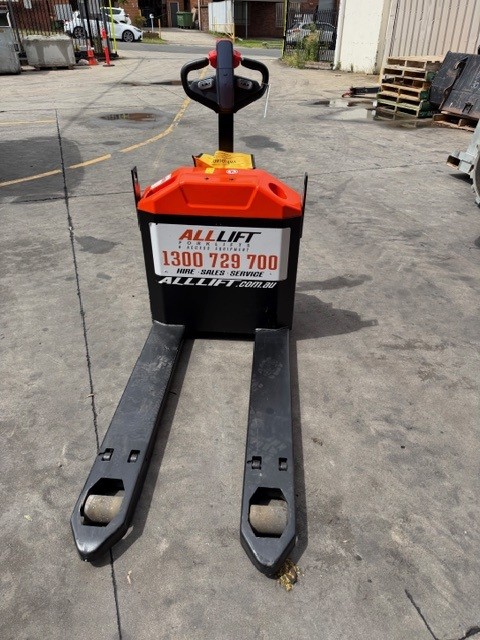 WPL202 - 2000kg Revolutionary Pallet Truck image 2