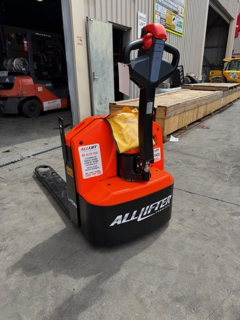 F4 - 1500kg Revolutionary Pallet Truck image 3