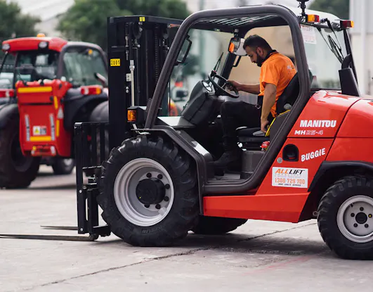 Renting vs. Buying a Forklift: Which Makes Financial Sense for Your Business?