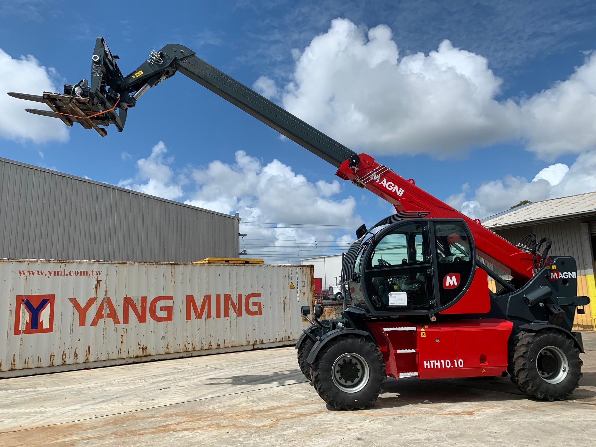 Magni HTH10.10 Heavy Duty Telehandler image 5