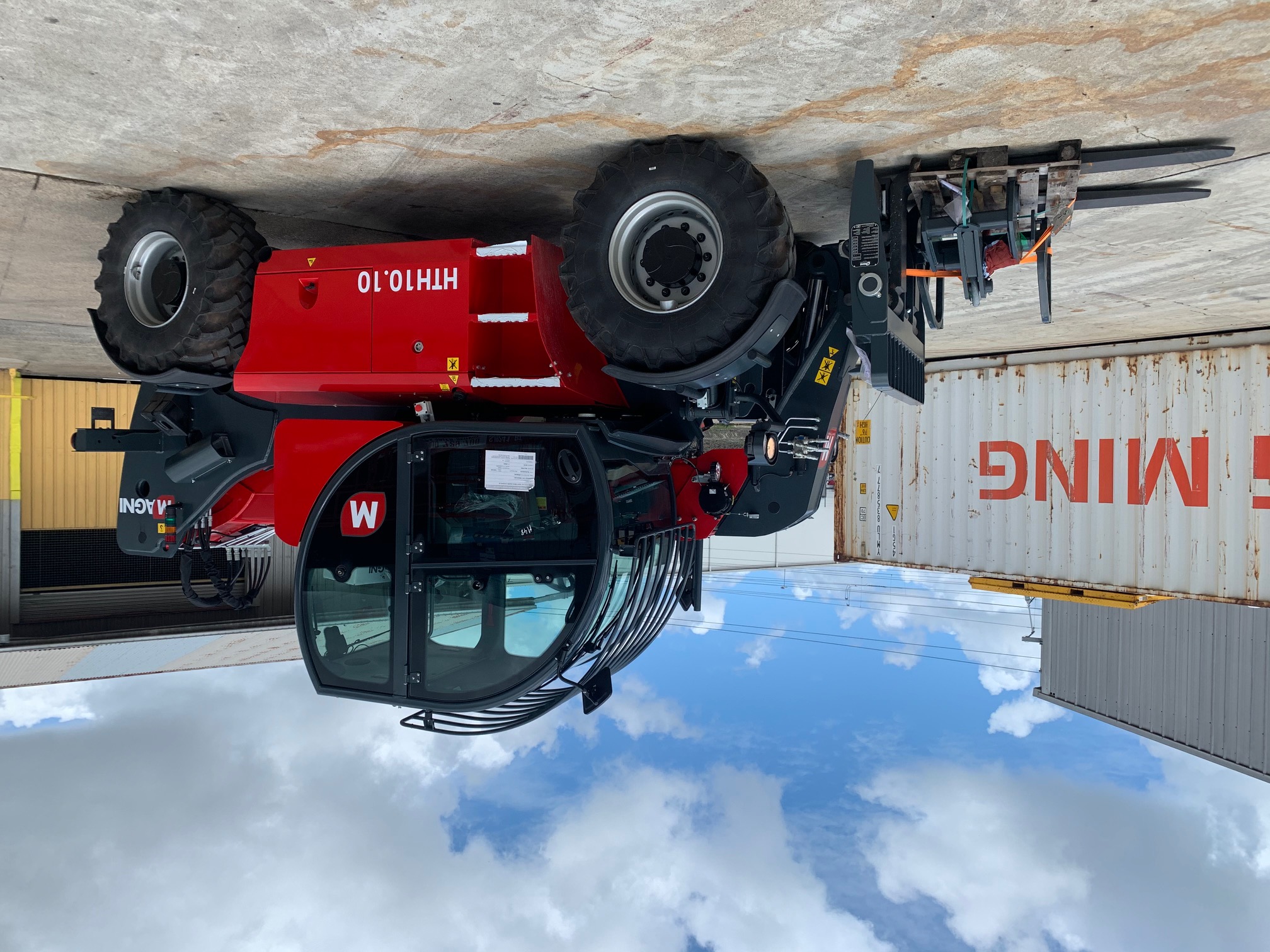 Magni HTH10.10 Heavy Duty Telehandler image 4