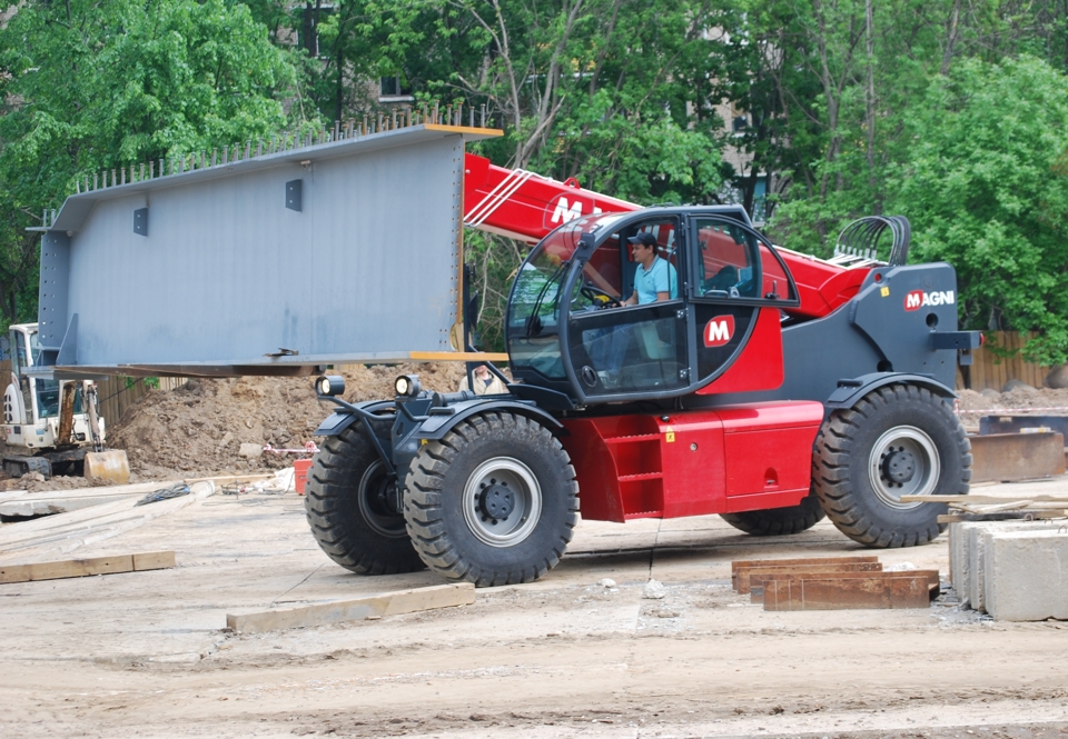 Magni HTH20.10 Heavy Duty Telehandler image 2