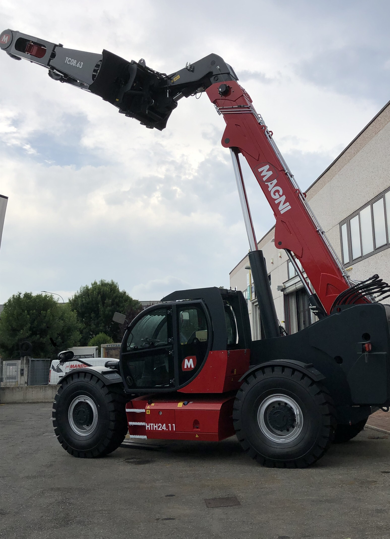 Magni HTH24.11 Heavy Duty Telehandler image 5