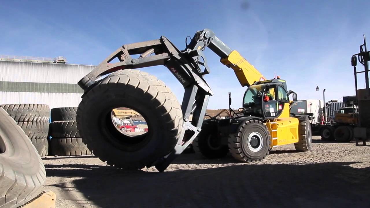 Magni HTH24.11 Heavy Duty Telehandler image 4