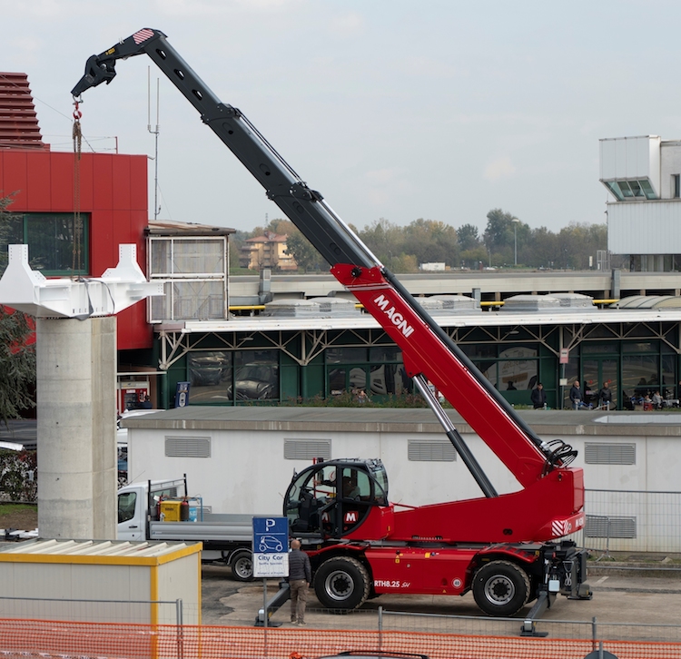 Magni RTH8.27 Rotational Telehandler image 6