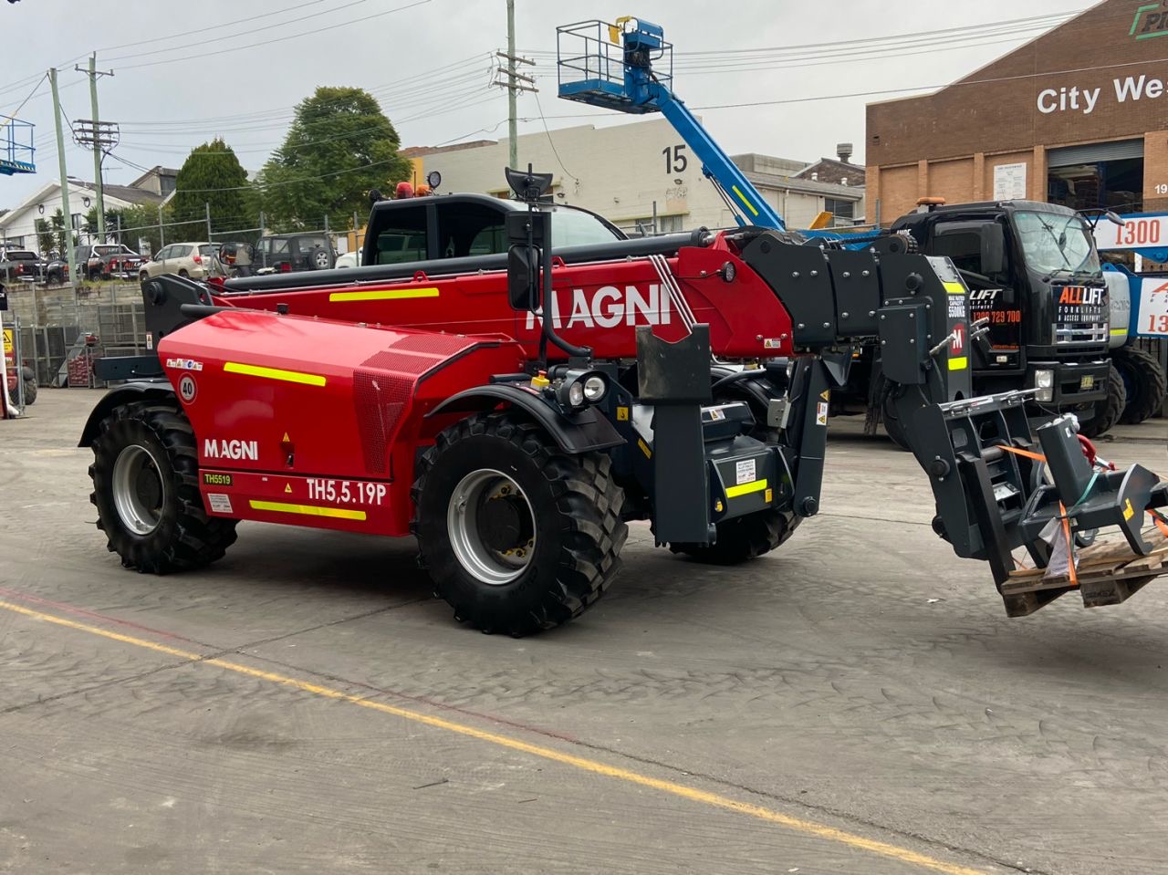 Magni TH5.5-19P Telehandler image 2