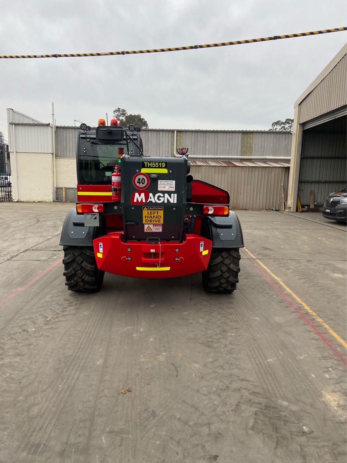 Magni TH5.5-19P Telehandler image 5