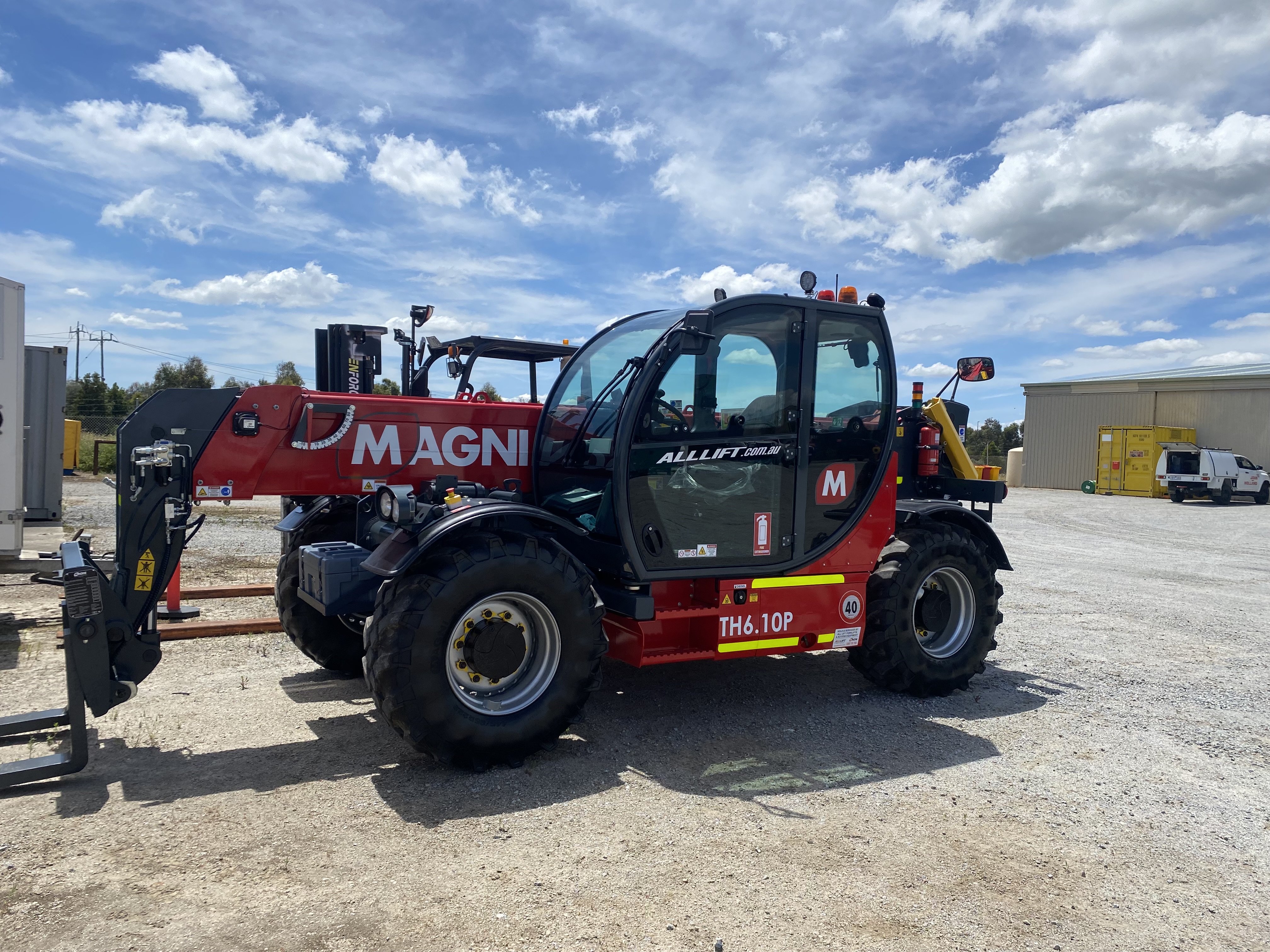 Magni TH7.10P Telehandler image 2