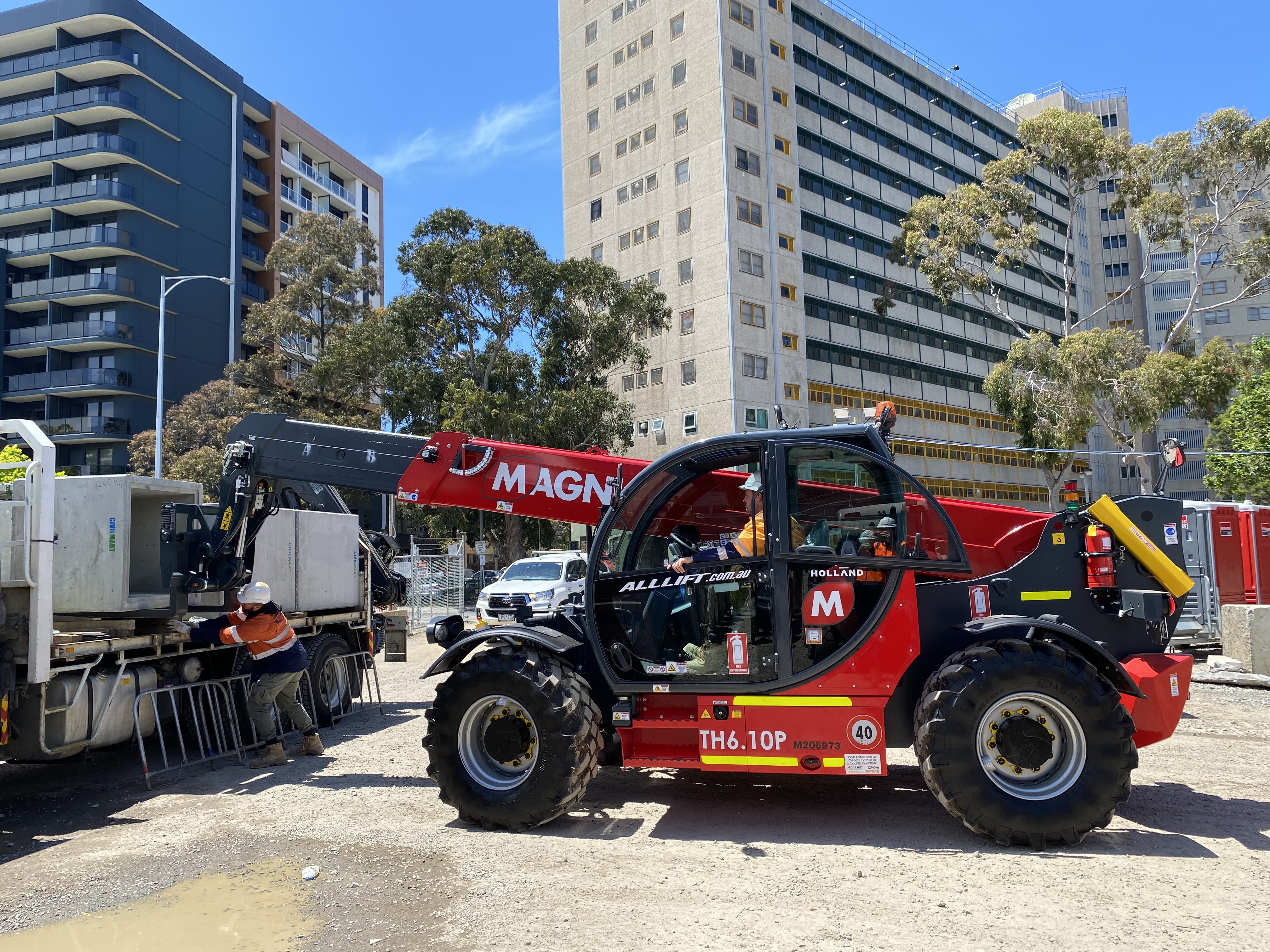 Magni TH7.10P Telehandler image 3